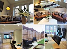 3 Bed Farnborough Air Accommodation, hotel in Farnborough