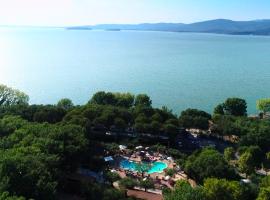 Cerquestra Camping Village, campeggio a Monte del Lago