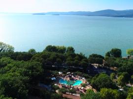 Cerquestra Camping Village, hotel v destinaci Monte del Lago