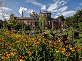 Grays Court Hotel, hotel in York