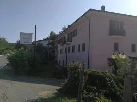 Albergo Bar Ristorante Vecchio Mulino, hotel dengan parkir di Bobbio