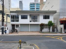 Casa Área Central, hotel cerca de Centro comercial Atlántico, Balneário Camboriú