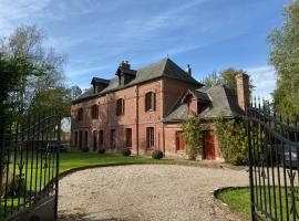 Stunning 5 bedroom French Manor house, Normandy, maison de vacances à Beaunay