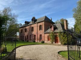 Stunning 5 bedroom French Manor house, Normandy, familiehotell i Beaunay