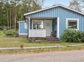 Nice Home In Vassmolsa With Kitchen, cottage sa Vassmolösa