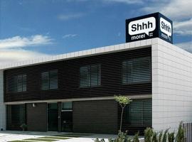 Shhh, hotel cu căzi cu hidromasaj din Onda