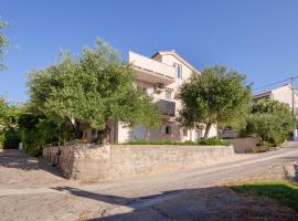 Apartments Blazenka, hotel en Banjol