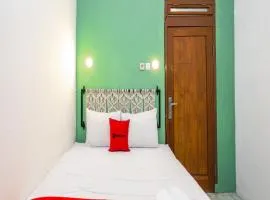 RedDoorz near Exit Toll Tanah Baru Bogor