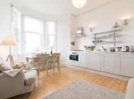 Beach House No1 With Amazing Sea Views And Direct Beach Access