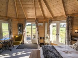 Dunroamin Lodges, hotel near Glengoyne Distillery, Drymen