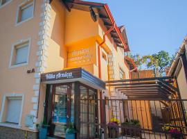 Villa Boutique ARNICA, hotel near Saint Nicholas Church, Braşov