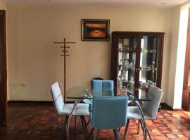 Mini departamento cómodo, hotel en Cuenca