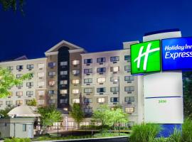 Holiday Inn Express Hauppauge-Long Island, an IHG Hotel, отель в городе Хаапподж