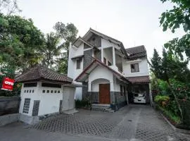 Super OYO 1778 Omah Duwet