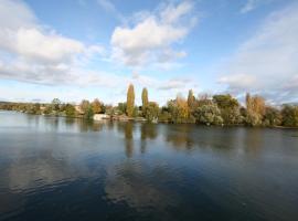 Comme un Poisson dans l'Eau, hotell med parkeringsplass i Villennes-sur-Seine