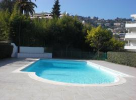 Résidence avec piscine, plage à 100 m, Cannes et Juan les Pins à 5 min, WiFi, hotel di Golfe-Juan