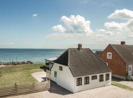 Nice Home In Rudkbing With Kitchen, hotell med parkering i Spodsbjerg