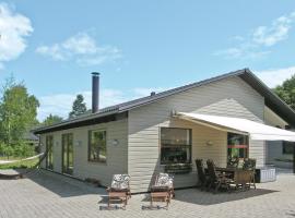 Nice Home In Jgerspris With 3 Bedrooms And Wifi, feriehus i Hornsved