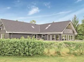 Awesome Home In Glesborg With 7 Bedrooms, Sauna And Indoor Swimming Pool