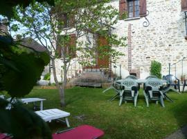 Gîte l'École Buissonnière, maison de vacances à Chéu