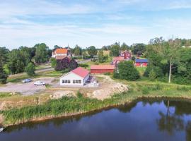 Awesome Home In Tidaholm With 3 Bedrooms And Wifi, semesterboende i Gälleberg