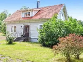 3 Bedroom Lovely Home In Orrefors