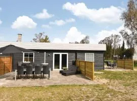 Three-Bedroom Holiday Home In Vaggerlose
