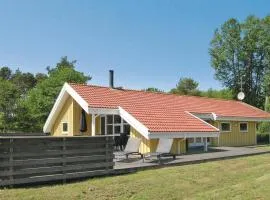 Amazing Home In Aakirkeby With 4 Bedrooms, Sauna And Wifi
