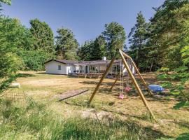 Five-Bedroom Holiday Home In Hojby, hotel v destinaci Højby