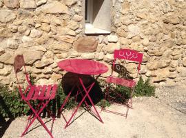 Chambre d'hôte Geiko, готель у місті Cabrières-dʼAigues