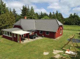 Beautiful home in Vejers Strand with Sauna, WiFi and Indoor swimming pool, chalupa v destinaci Vejers Strand