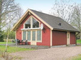 Awesome Home In Bolms With Ethernet Internet, hotel sa Bolmsö