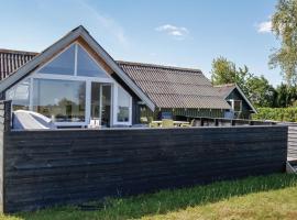 Amazing Home In Storvorde With 2 Bedrooms And Wifi, hotel i Egense