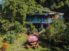 Treetops Boutique Hotel & Bungalows, chalet de monta&ntilde;a en Port Vila