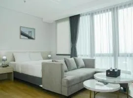 Comfortable Studio Room at Capitol Suites Apartment By Travelio