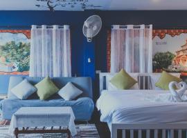 Chill Vibe Hostel: Chiang Mai şehrinde bir otoparklı otel