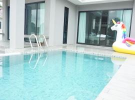 The Chaleur Pool Villa, hotel em Sattahip