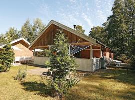 Beautiful Home In Nex With 5 Bedrooms And Wifi, villa Spidsegård városában