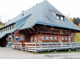 Stollenbacher Hütte auf 1092m, farm stay in Oberried