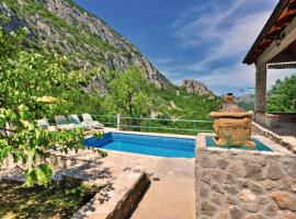 Holiday Home with a Private Pool, sewaan penginapan di Podšpilje