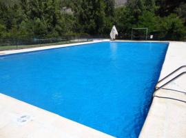 Cabañas Parque Almendro, villa in San José de Maipo