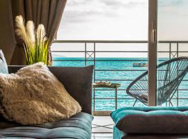 Seafront Kalamata Haven - Blue Luxury Suite, hotel in Kalamata