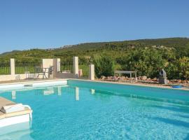 Beautiful Home In Prades Sur Vernazobre With Outdoor Swimming Pool, hotel v mestu Prades-sur-Vernazobre
