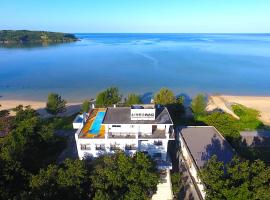 ์ด๋ฆฌ์ค๋ชจํ
์ ์์นํ ํธํ
Hotel Hoshitate Iriomotejima