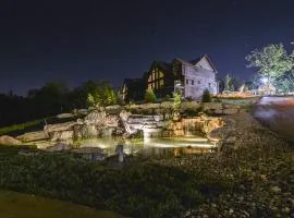 Luxury Lakefront Villa 2Mi to Silver Dollar City POOL Theatre Room Kayaks