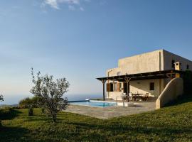 The Pool Garden House with a fantastic sea and sunset view, perehotell sihtkohas Ioulída