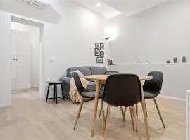 Piazza Maggiore White Apartment
