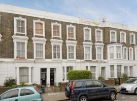 Arsenal 123 close to Emirates stadium direct Eurostar Heathrow-3 apartments here, hotel v Londýně