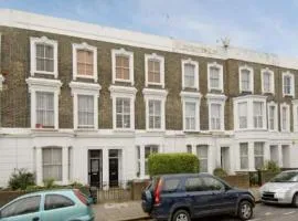 Arsenal 123 close to Emirates stadium direct Eurostar Heathrow-3 apartments here