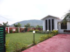 Junoon 13 Farm House, vacation home in Udaipur